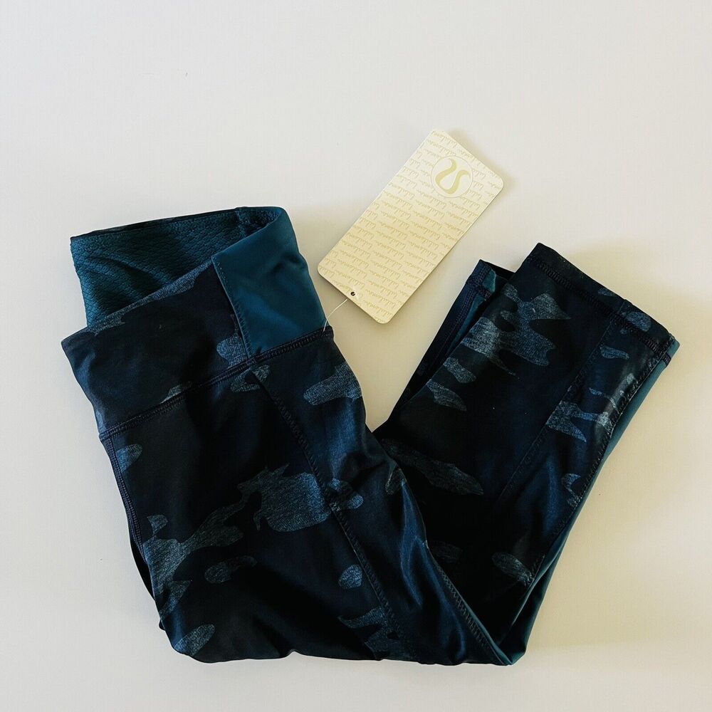 LULULEMON ATHLETICA Heathered Texture Lotus Camo Clip-In Crop Leggings - US 4